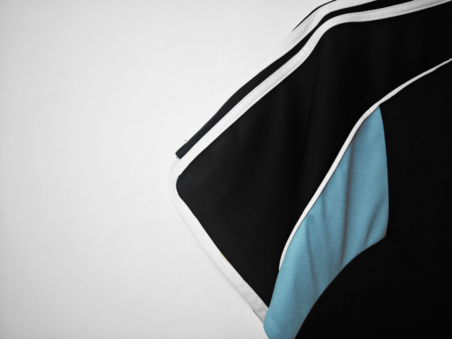 2000/01 Newcastle away Shirt