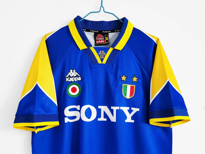 1995/96 Juventus Away Shirt